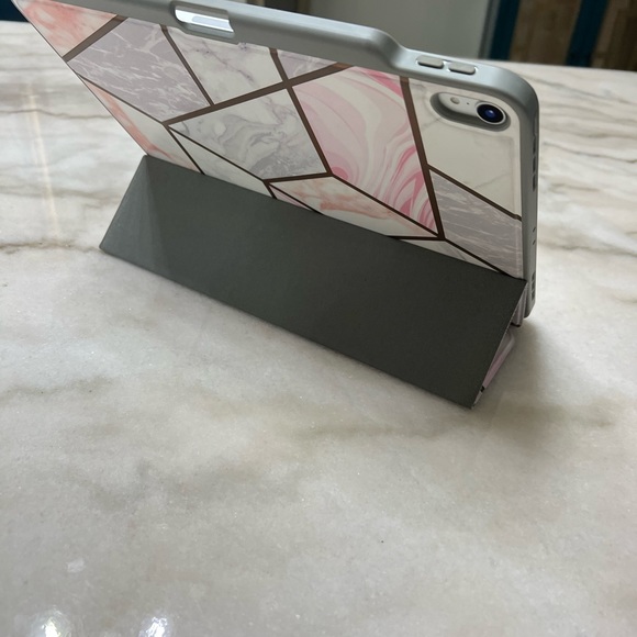 Apple iPad Pro case 12.9” 2018 Version. - Picture 6 of 10